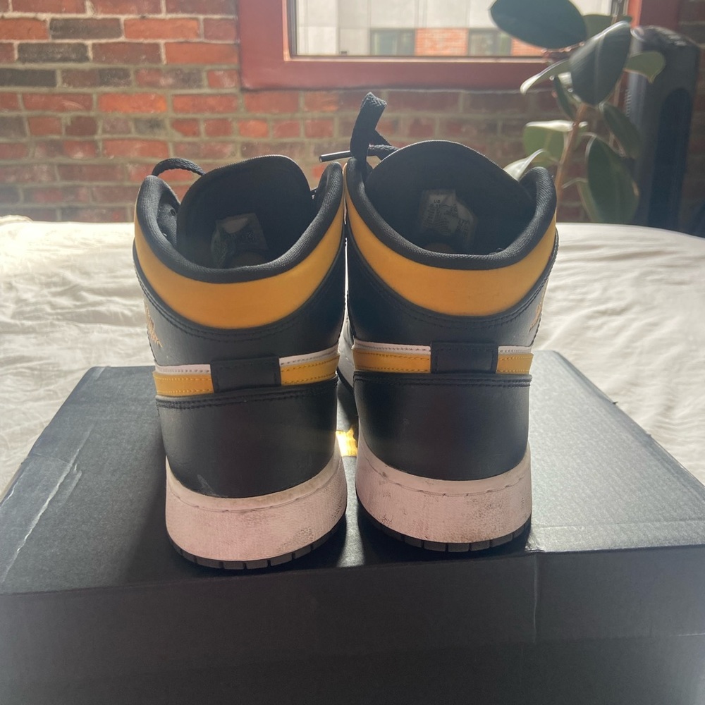 Air Jordans - Picture 5 of 7